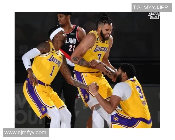 莫斯利称卡斯尔顿职业态度出众多面防守能力助力球队对抗提升